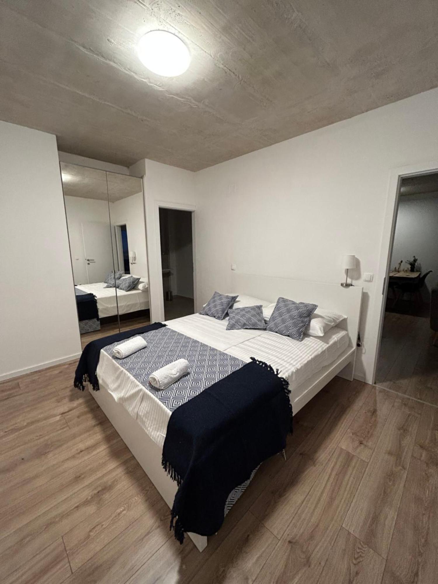 Twenty-Punat Apartments Exterior photo